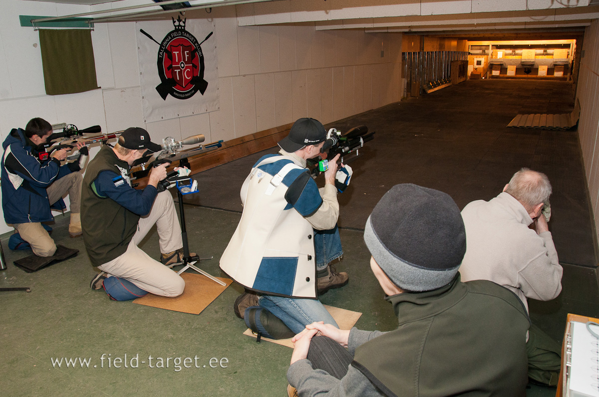 Teine vahetus põlvelt laskmas - Romi, Kaidu, Aron ja Ants